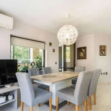 Apartment Summer Breeze