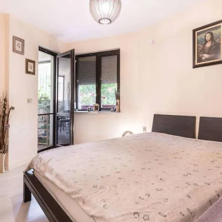 Summer Breeze Apartment *