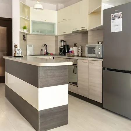 Summer Breeze Apartment *