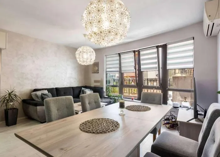 Summer Breeze Apartment Warna